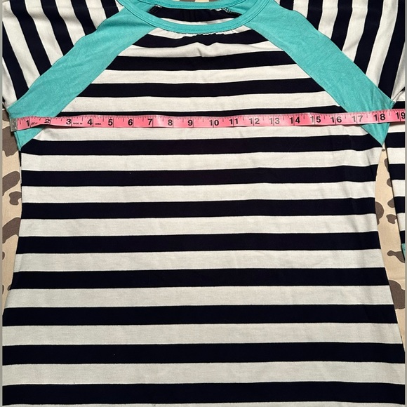 Boutique Me Navy & White w/ Aqua Trim LS Top; Medium; EUC worn once - Picture 4 of 8